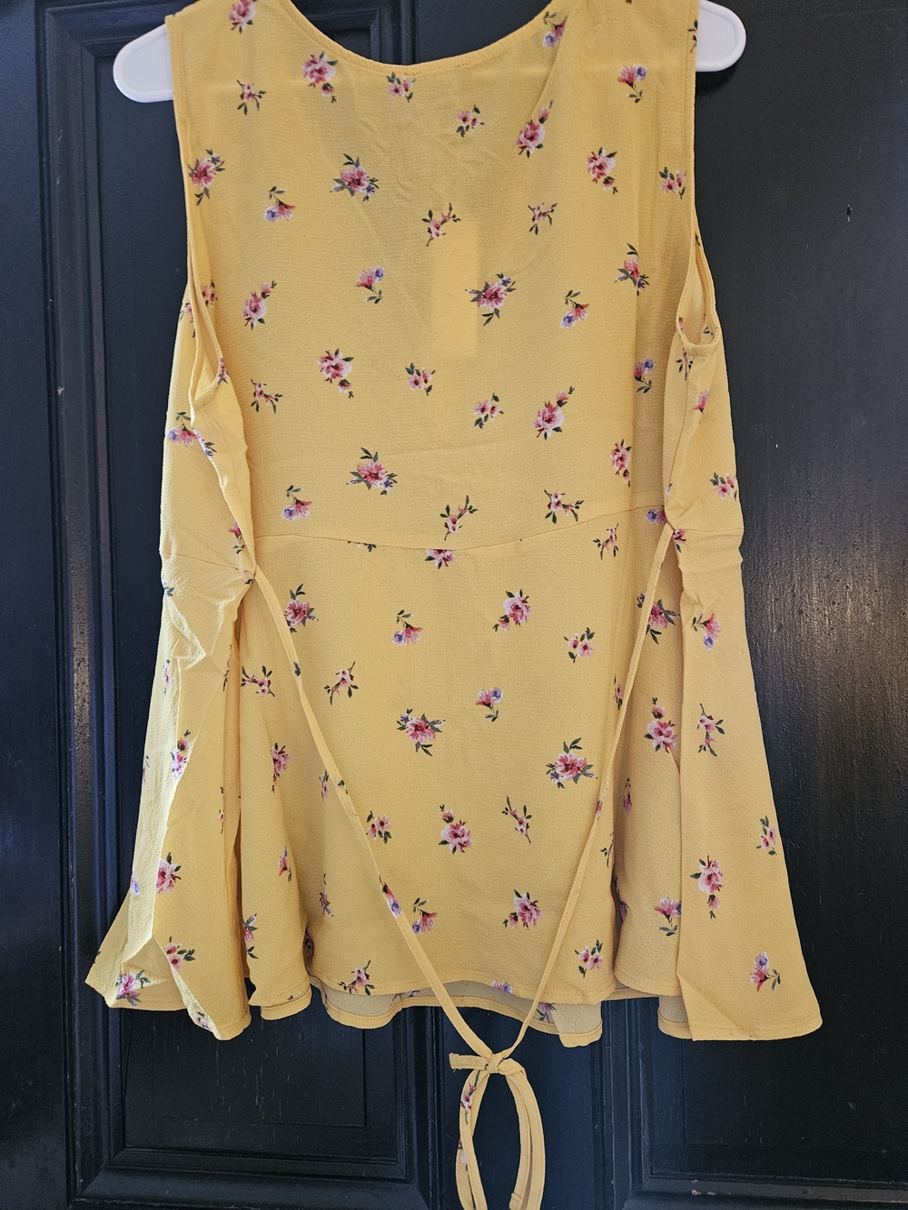Zenobia Yellow Floral V-Neck Sleeveless Peplum Top - Picture 2 of 3